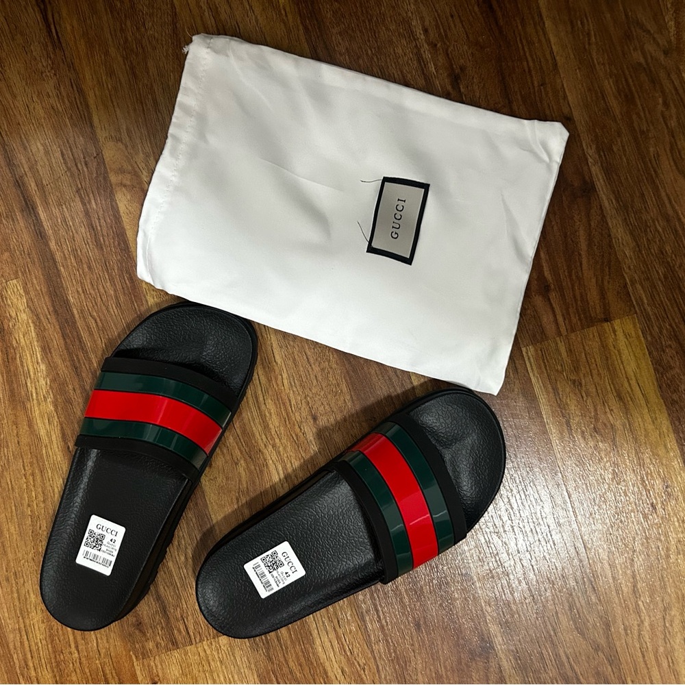 Gucci Men's Black and Green Slide Sandals